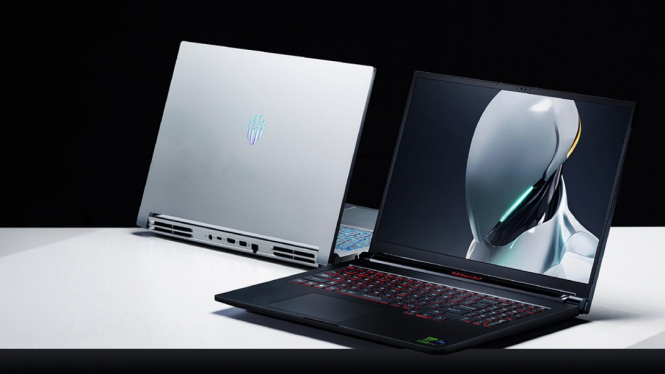 Laptop Gaming Titan 16 Pro