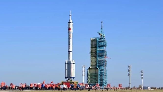 Pesawat antariksa Shenzhou-19.