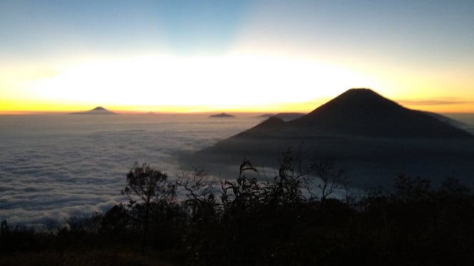 Gunung Sindoro-Sumbing