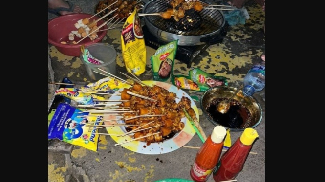 Acara makan-makan menyambut tahun baru.