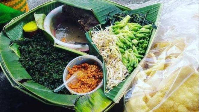 Pecel Semanggi