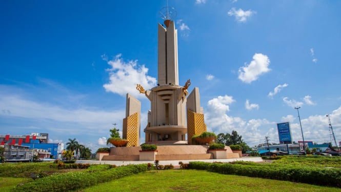 Tugu Bundaran Simpang Empat, Banjarbaru