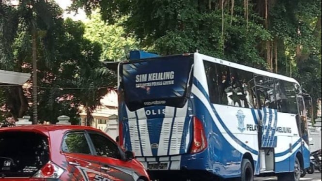 Bis layanan SIM Keliling di Gresik.