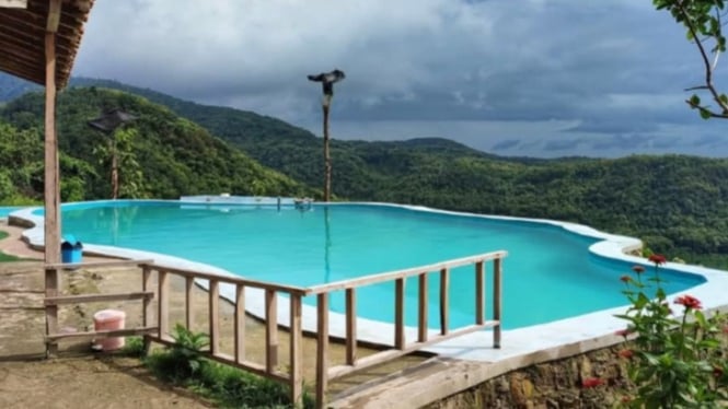 Ada kolam renang di Puncak Panggang, Dadapan Sedan.