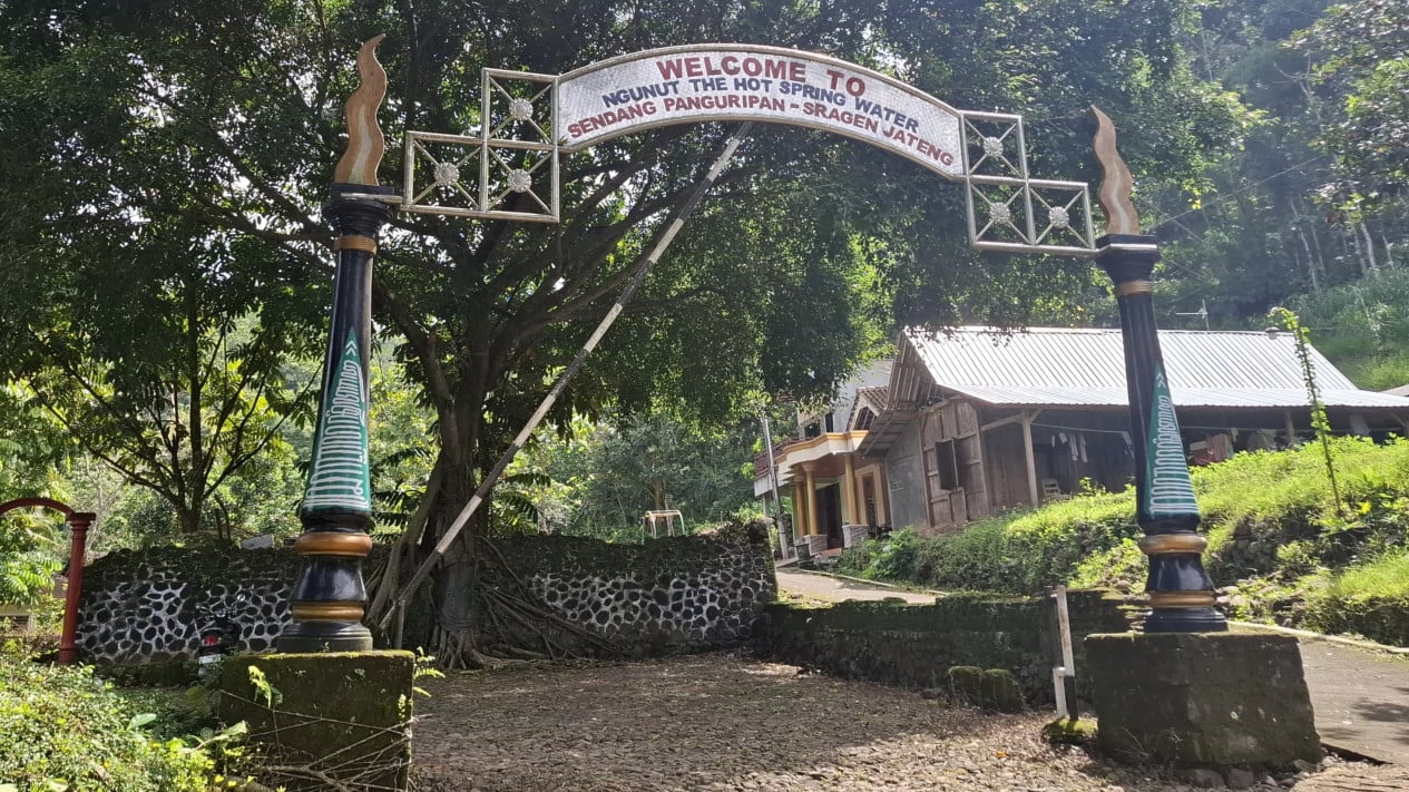 Pemandian Air Panas Sendang Panguripan di Sragen, Jwa Tengah