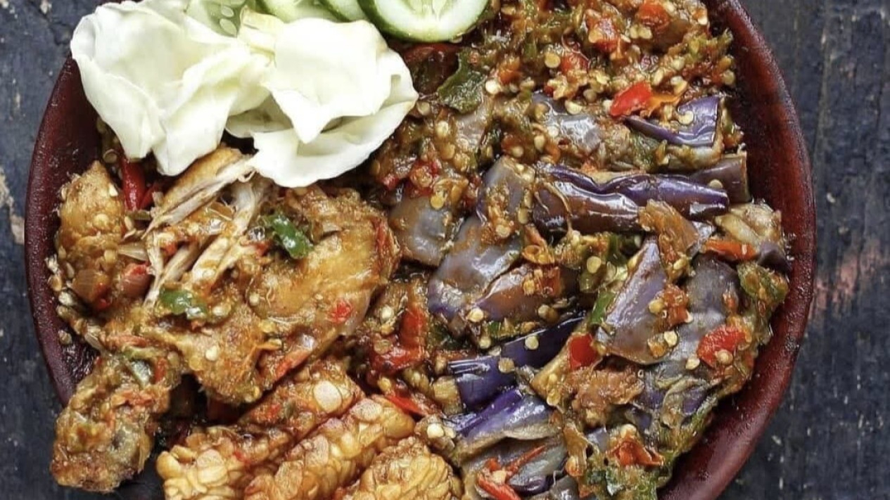 Sambel penyetan terong dan tempe