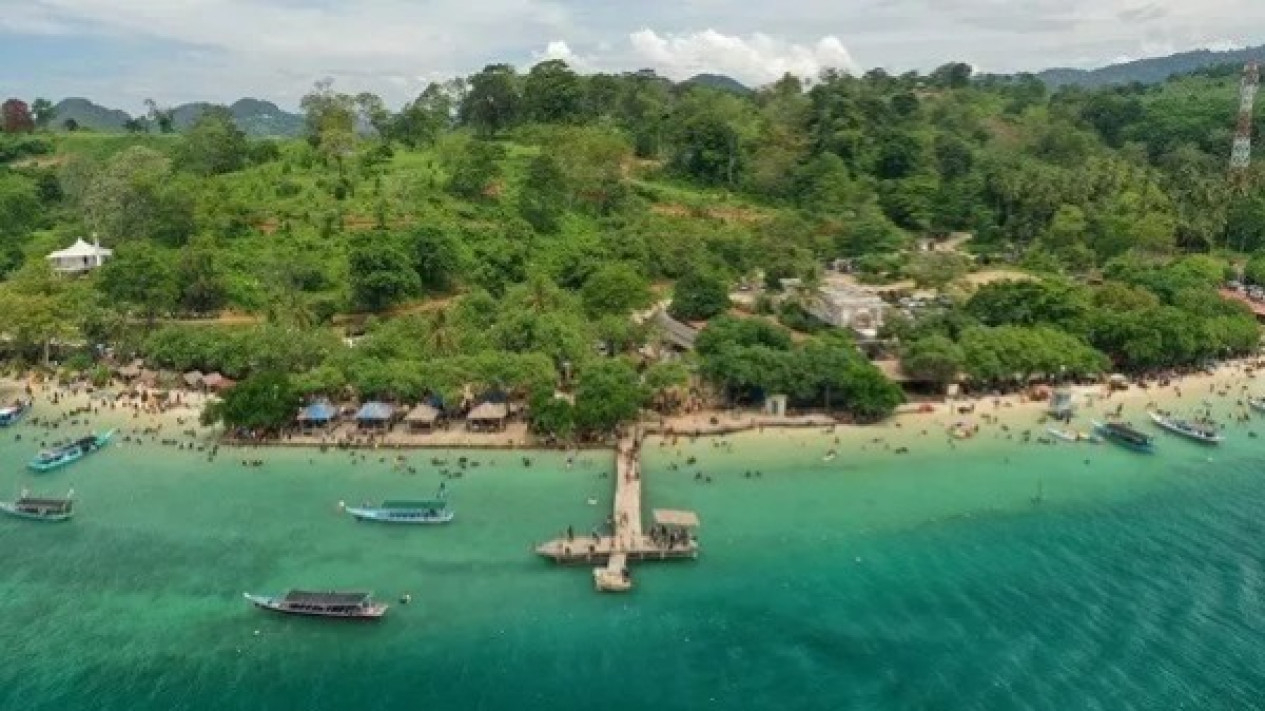Pantai Mutun Lampung