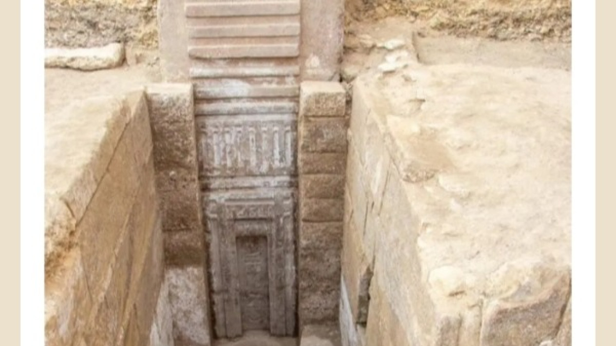 Pintu Palsu Besar dari Granit Merah Muda