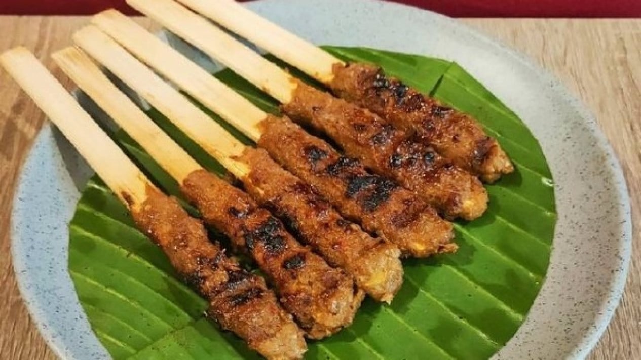 Jajan Sate Bali Pinggir Jalan
