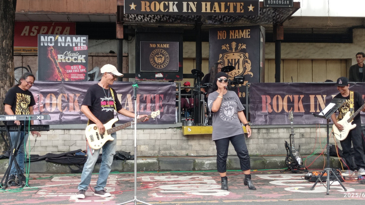 Rock in Halte, Sajikan Lantunan Lagu Rock