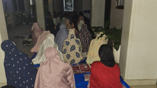 Saatnya Beribadah Menghadap pada-Nya Saatnya Beribadah Menghadap pada-Nya