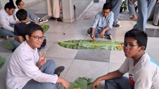 Saatnya Makan, Sebelum Melanjutkan Aktivitas Saatnya Makan, Sebelum Melanjutkan Aktivitas