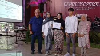 Penyerahan Simbolis Donasi KAPGAMA Penyerahan Simbolis Donasi KAPGAMA