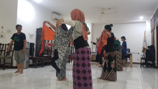 Kagama Beksan Jabodetabek Berlatih Tari Jejer Jaran Dawuk Kagama Beksan Jabodetabek Berlatih Tari Jejer Jaran Dawuk