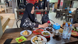Makan di D Makan di D