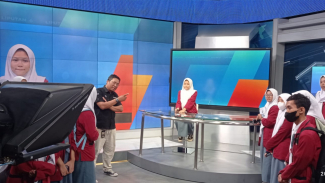 Astiknya Belajar Membaca Naskah Berita Astiknya Belajar Membaca Naskah Berita