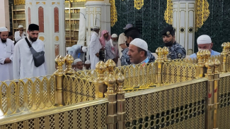 Jemaah Haji Khusyuk Berdoa Jemaah Haji Khusyuk Berdoa