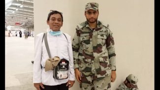 Jemaah Haji Kec. Kramatjati (2022) Selalu Pakai Tas Selempang Haji Jemaah Haji Kec. Kramatjati (2022) Selalu Pakai Tas Selempang Haji