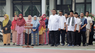 Guru dan Karyawan SMK Negeri 64 Jakarta Guru dan Karyawan SMK Negeri 64 Jakarta