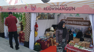 Stan Kampung Wisata Ditampilkan dalam Festival Kampung Wisata Stan Kampung Wisata Ditampilkan dalam Festival Kampung Wisata