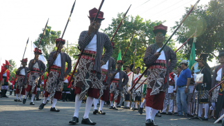 Pasukan Bregada Meriahkan Festival Kampung Wisata Yogyakarta 2024 Pasukan Bregada Meriahkan Festival Kampung Wisata Yogyakarta 2024