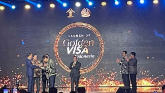 Presiden Serahkan Golden Visa kepada Shin Tae-yong Presiden Serahkan Golden Visa kepada Shin Tae-yong