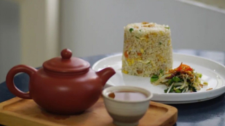 Nasi goreng teh, bihun, mie dan kwetiau Nasi goreng teh, bihun, mie dan kwetiau