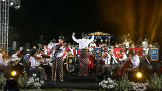 Orkestra Semarak Dirgantara di Lapangan Balai Kota Yogyakarta Orkestra Semarak Dirgantara di Lapangan Balai Kota Yogyakarta