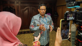 Penjabat (Pj) Gubernur Jawa Tengah, Nana Sudjana Penjabat (Pj) Gubernur Jawa Tengah, Nana Sudjana