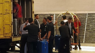 Koper Pemain Timnas Senior Indonesia Dimasukkan ke dalam Truk