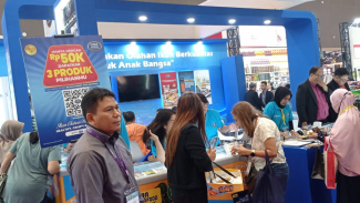 Pengunjung Memadati Stan Fura Seafood di JIExpo (15/11/2024) Pengunjung Memadati Stan Fura Seafood di JIExpo (15/11/2024)