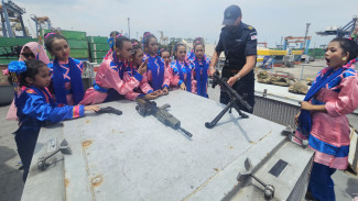 Peragaan Persenjataan Kapal HMS Spey