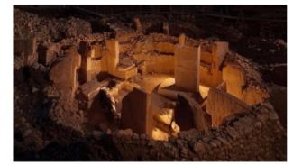 Göbekli Tepe Terletak di Tenggara Turki Göbekli Tepe Terletak di Tenggara Turki