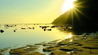 Pantai Maluk Sumbawa