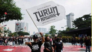 Demo Malaysia Tuntut Mundur Anwar Ibrahim: Cermin Ketidakpuasan Publik, Bagaimana dengan Demo Indonesia?
