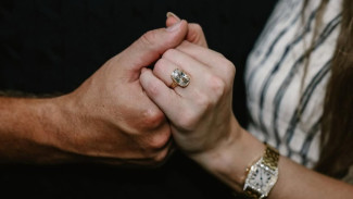 Dunia Maya Gempar! Taylor Swift dan Travis Kelce Resmi Bertunangan!