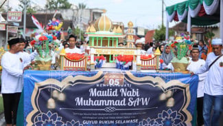 ENDHOG-ENDHOGAN, Tradisi Turun-Temurun Warga Banyuwangi untuk Peringati Maulid Nabi Muhammad SAW