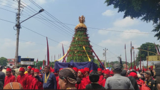 GREBEG MAULUD 2025 Keraton Yogyakarta Berlangsung Sakral, Disaksikan Ribuan Warga