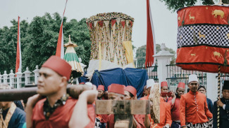 GUNUNGAN BROMO: Tradisi Sakral, Langka, dan Sarat Makna di Keraton Yogyakarta