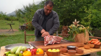 Bukan di Restoran! Sensasi Steak Ribeye BBQ Hutan yang Lagi Viral di Dunia Maya