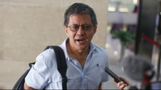 Rocky Gerung Walk Out! Diskusi Jokowi-Gibran 2029 Dinilai Dungu, Moderator Gagal Jaga Nalar Demokrasi
