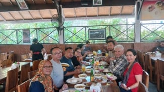 Bukan Cuma di Korea, Sup Kepala Ikan di Warung Ini Bikin Nagih Sampai ke Ubun-Ubun!