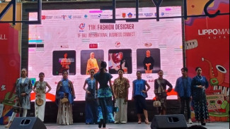 Ojol Perempuan Hebohkan Catwalk BIBC 2025 Bali, Binaan Mba Lia HIPPI Denpasar Raih Panggung Bergengsi