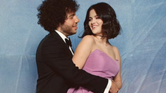 Selena Gomez dan Benny Blanco Resmi Menikah! Pernikahan Mewah di California Dihadiri Taylor Swift, dan Lainnya