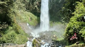 Pesona Air Terjun Grojogan Sewu: Keindahan Alam Tawangmangu yang Menyegarkan dan Sarat Legenda