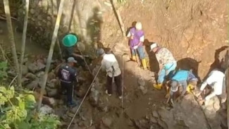 Jembatan Merah Putih Dibangun di Kali Ciherang, Hadiah Berharga untuk Warga Salem yang Sudah Lama Menanti