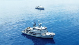 KRI Spica dan HMAS Leeuwin Perkuat Diplomasi Maritim Lewat Pertukaran Kunjungan Kapal di Kupang