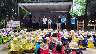 Polwan Sidoarjo Edukasi Anak Bijak Gunakan Gadget di Festival Tanah Air