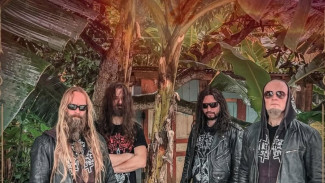 Belphegor - Band Metal Austria, Penampil Utama Rock In Solo Festival 2025 Penasaran dan Berfoto di Depan Pohon Pisang