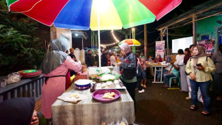 Jalan-Jalan ke Pasar Seni dan Jajanan “Jadoel” di Kawasan Kaki Gunung Ijen Banyuwangi, Jawa Timur...